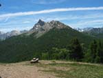 La borne du sommet (2254m) et la pointe de Racis. 