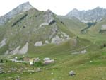 Le refuge de Bise (1502m), en descendant du pas de la Bosse