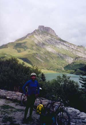 (1610m) Le rocher du vent et la cluse au pied...