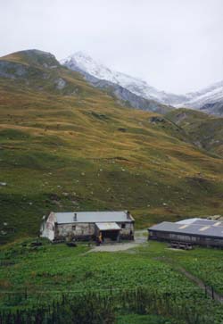 (2010m) vue sur le refuge des mottets.